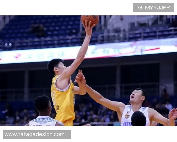 翁特哈兴迎战勒沃库森全力争胜展现球队实力与斗志